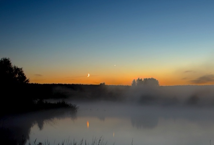 La Luna y Venus captados al atardecer del 16 de junio de 2018