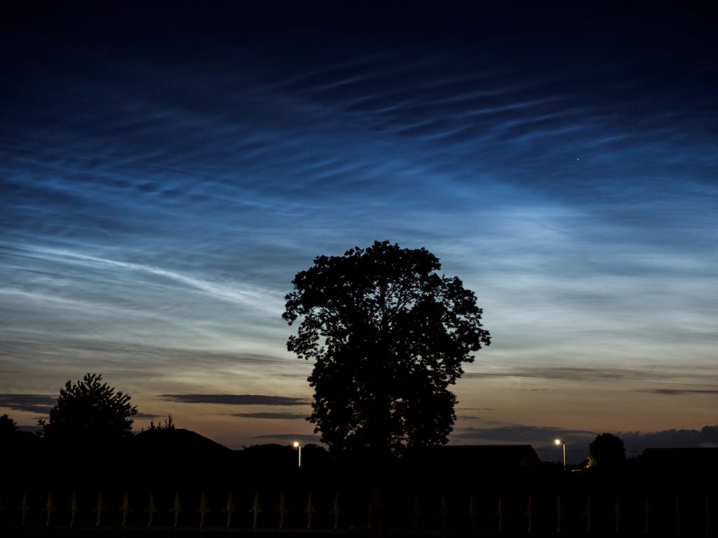Nubes noctilucentes captadas en Galloway, Escocia