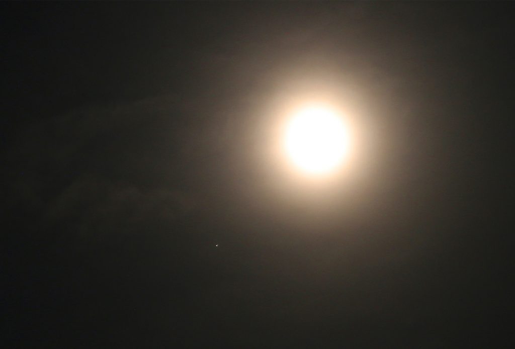 La conjunción de la Luna y Saturno desde Arenys de Munt, Barcelona
