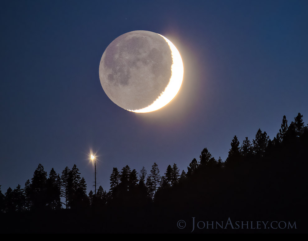 La conjunción de Venus y la Luna desde Montana, Estados Unidos