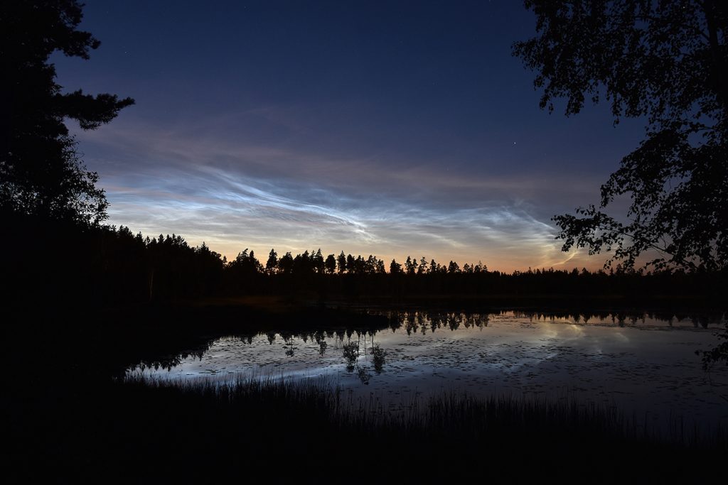 Nubes noctilucentes fotografiadas desde Grimsås, Suecia