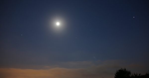 Saturno, la Luna y Júpiter fotografiados desde Arenys de Munt, Barcelona