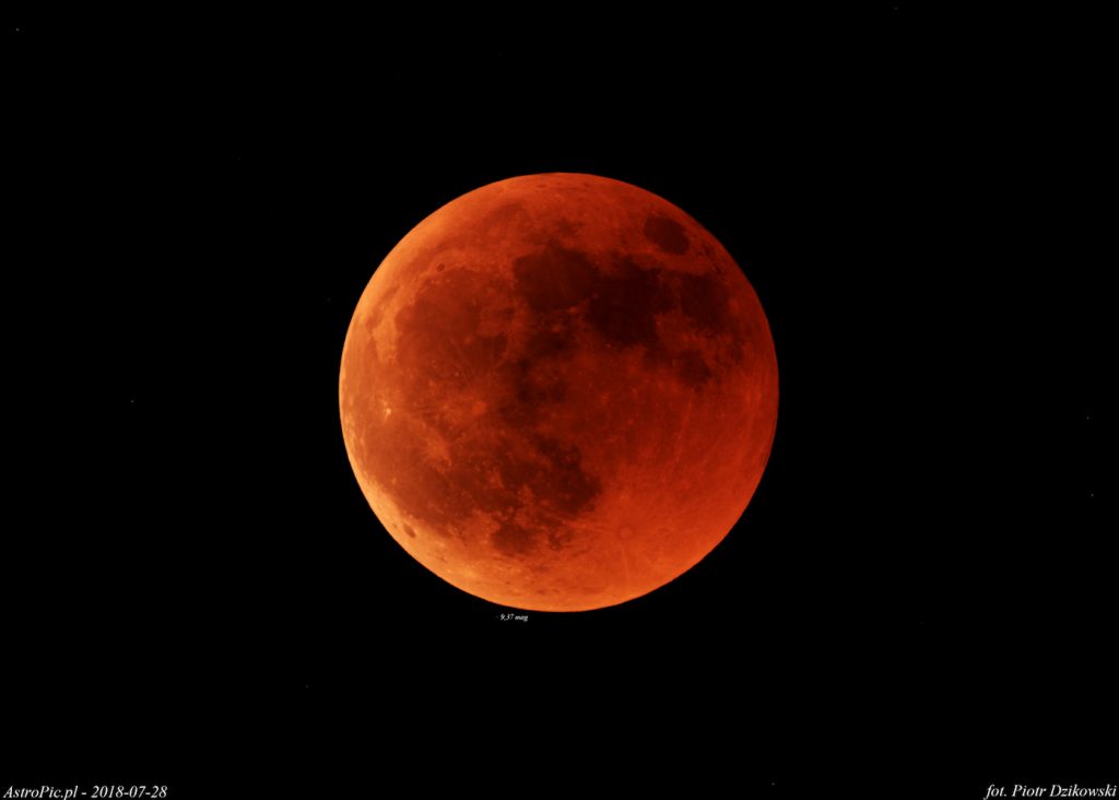 Foto de la Luna durante la fase total del eclipse desde Leszno, Polonia