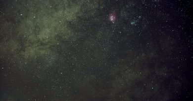 Imagen de la Vía Láctea y las nebulosas Laguna y Trífida