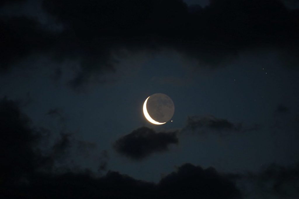Foto de la Luna y Aldebarán tomada desde Ontario, Canadá