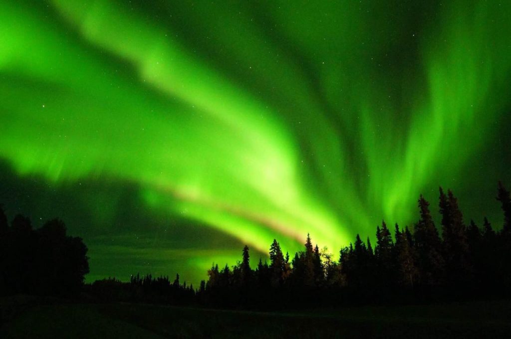 Foto de auroras boreales tomada desde Alaska