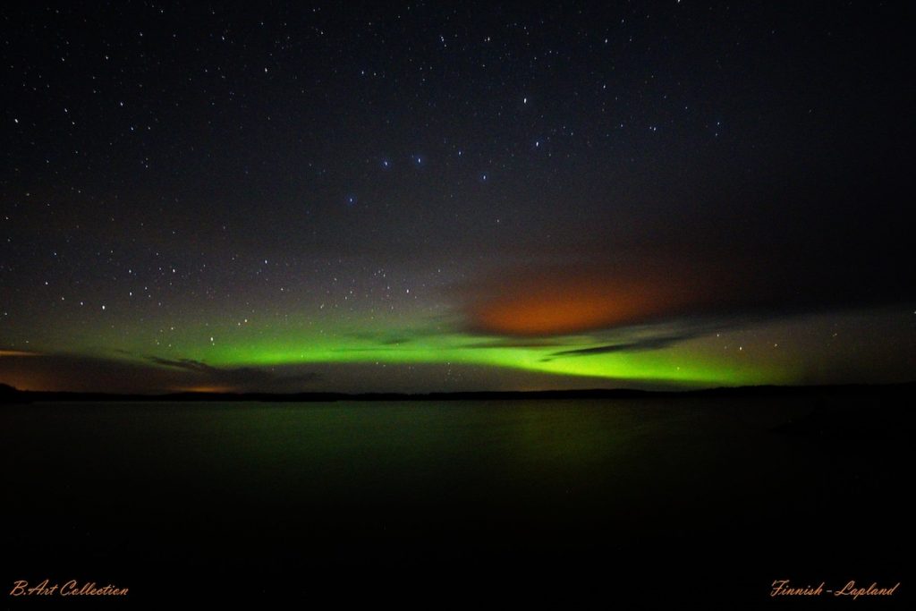 Foto de auroras boreales y la constelación de la Osa Mayor