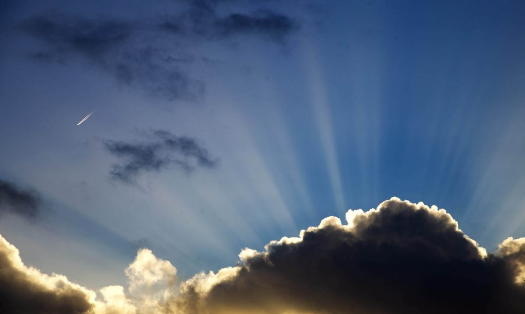 Rayos crepusculares fotografiados desde Harleston, Inglaterra