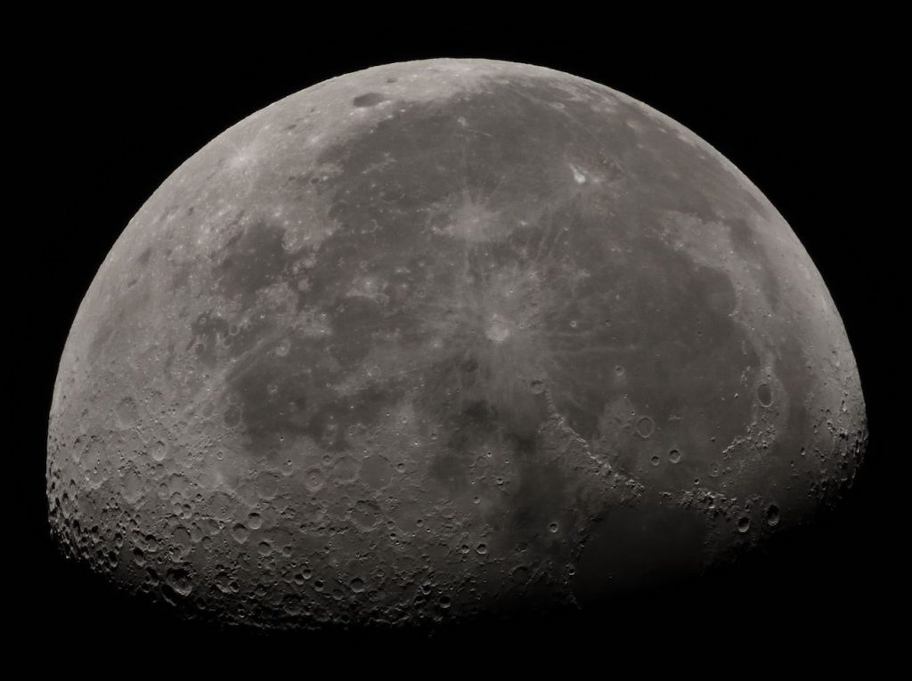 Imagen de la Luna gibosa menguante tomada el 30 de octubre de 2018