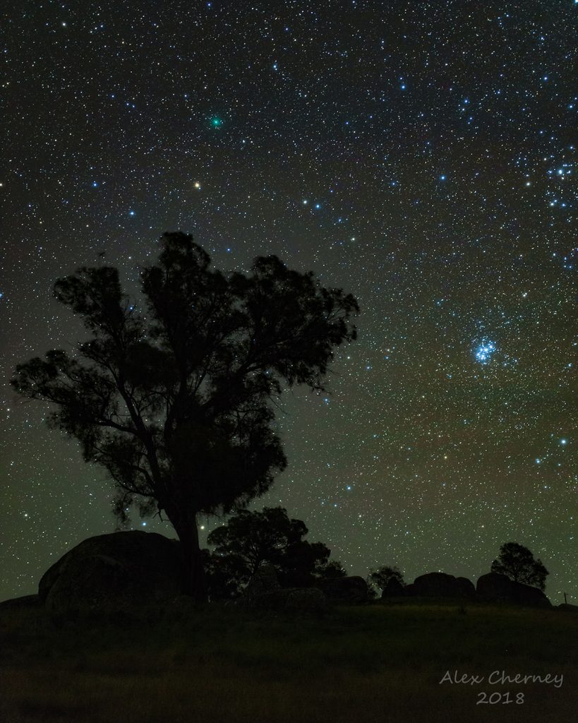 Imagen de las Pléyades y el Cometa 46P/Wirtanen tomada desde Australia