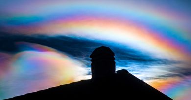 Nubes iridiscentes captadas sobre Sumirago, Italia