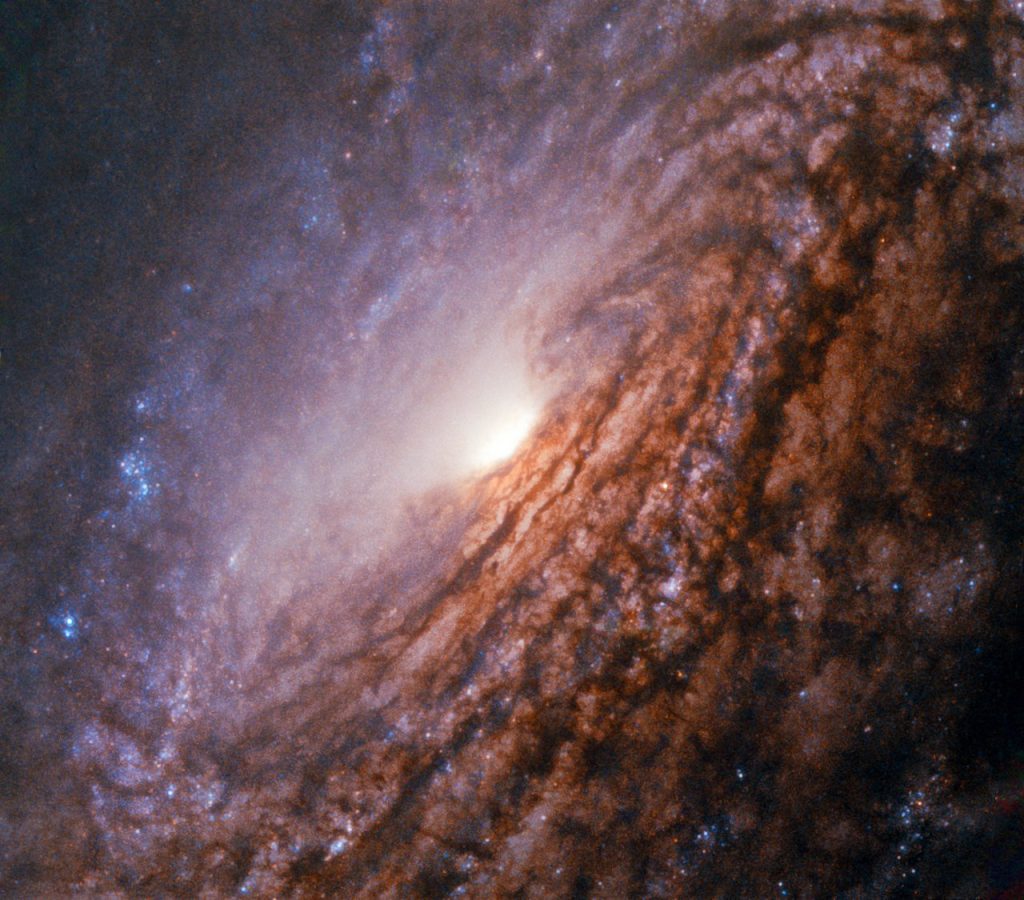 El corazón brillante de la galaxia espiral NGC 5033