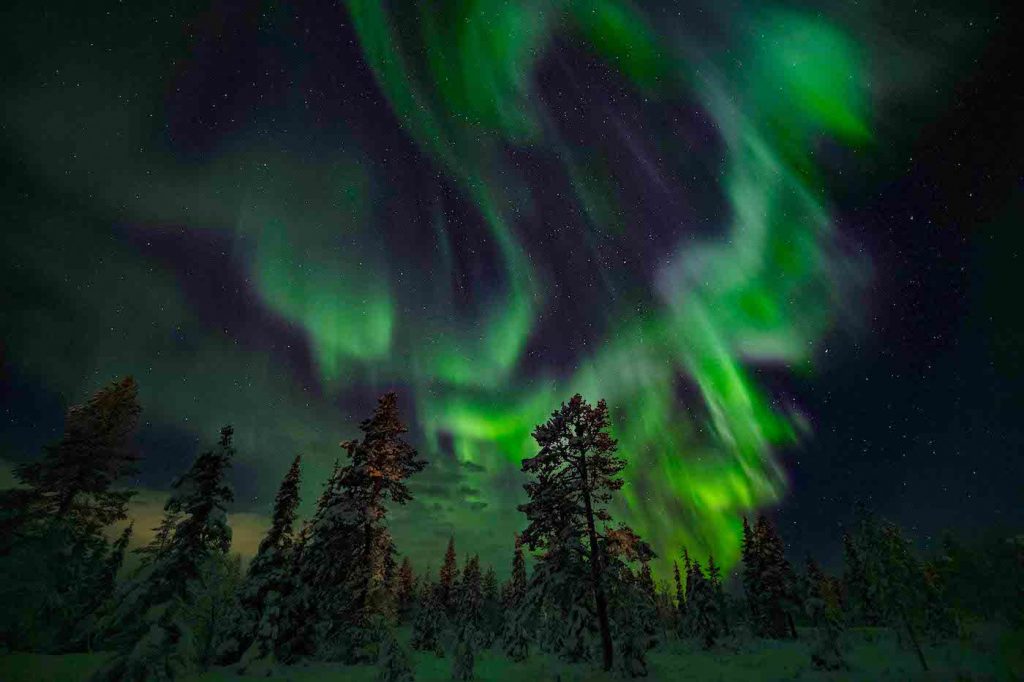 Foto de auroras boreales tomada desde Muonio, Finlandia