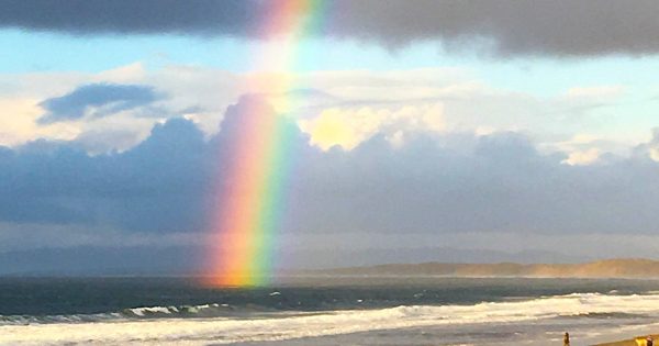 Arcoíris fotografiado desde la bahía de Monterrey (California)