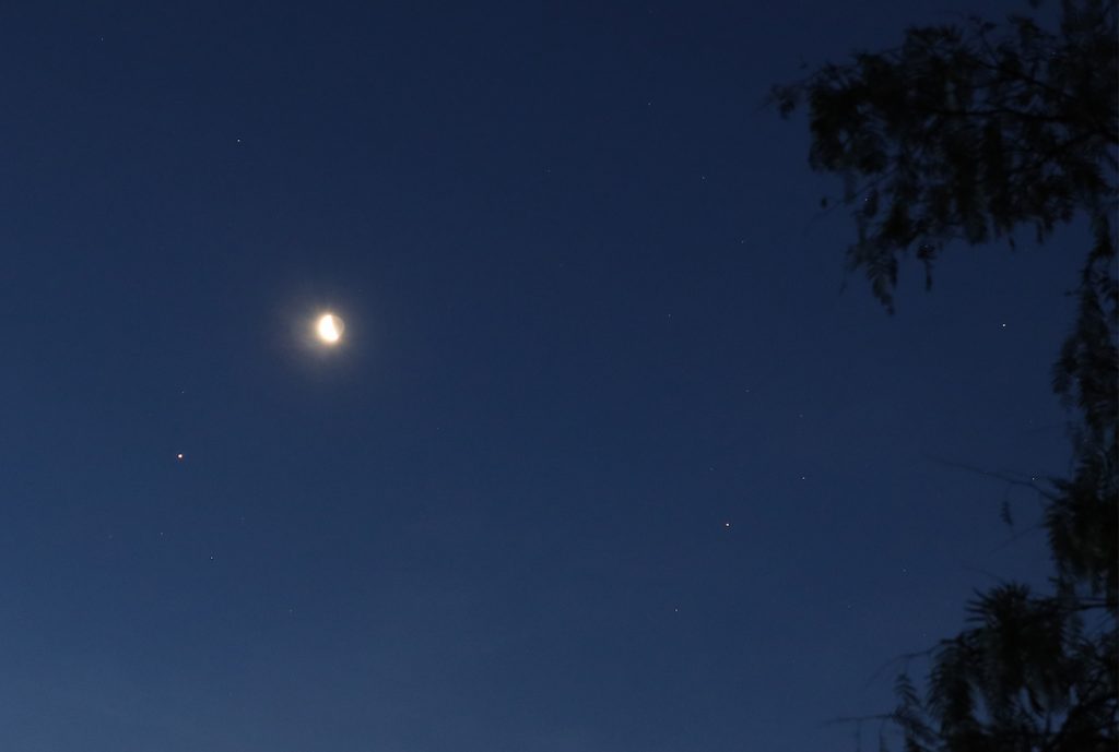 Foto de la Luna y Júpiter tomada desde Arenys de Munt, Barcelona