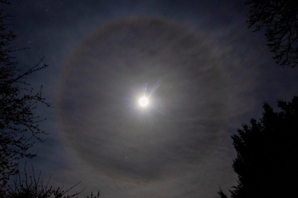 Halo lunar fotografiado desde Lincolnshire, Inglaterra