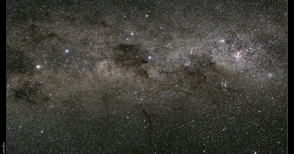Foto de la constelación de la Cruz del Sur y la Vía Láctea