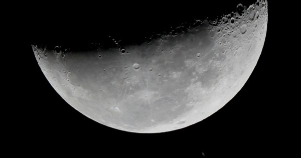 La conjunción de la Luna y Saturno captada desde Sudáfrica