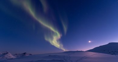 La Luna y auroras boreales fotografiadas desde Tromsø, Noruega