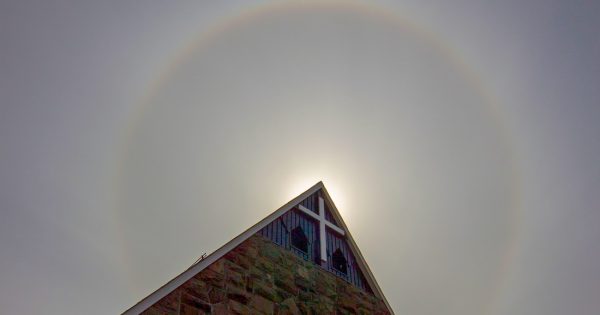Halo solar fotografiado desde las islas Feroe