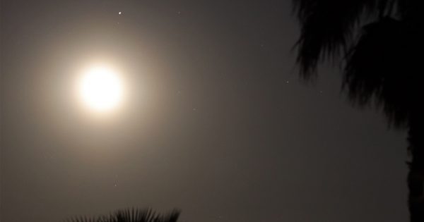 La conjunción de la Luna y Saturno captada desde Arenys de Munt, Barcelona