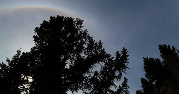 Halo solar fotografiado desde Derborence, Suiza