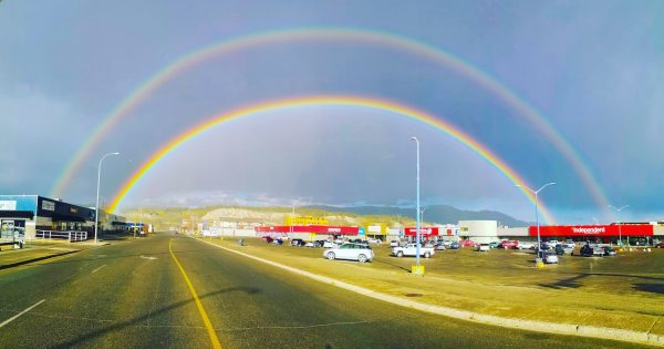 Arcoíris doble fotografiado desde el Yukón, Canadá