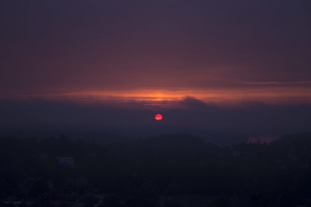 Foto del atardecer tomada desde Estocolmo, Suecia