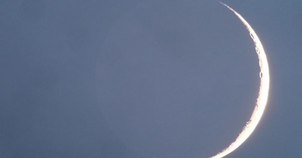 Foto de la Luna creciente tomada desde Nueva Jersey, Estados Unidos