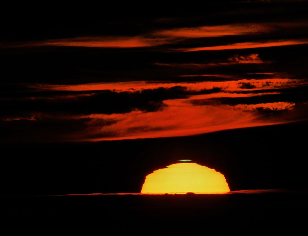 El rayo verde en el Sol captado desde el Pic du Midi de Bigorre, Francia