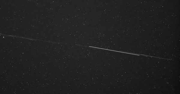 El paso de satélites Starlink captados sobre Iowa, Estados Unidos