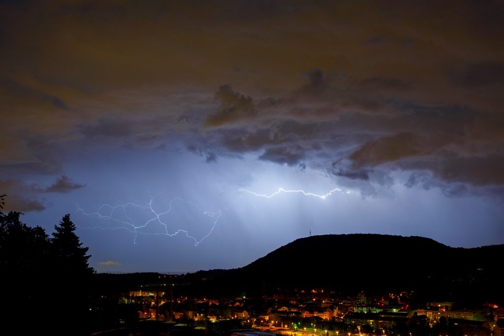 Tormenta eléctrica fotografiada desde Sajonia, Alemania