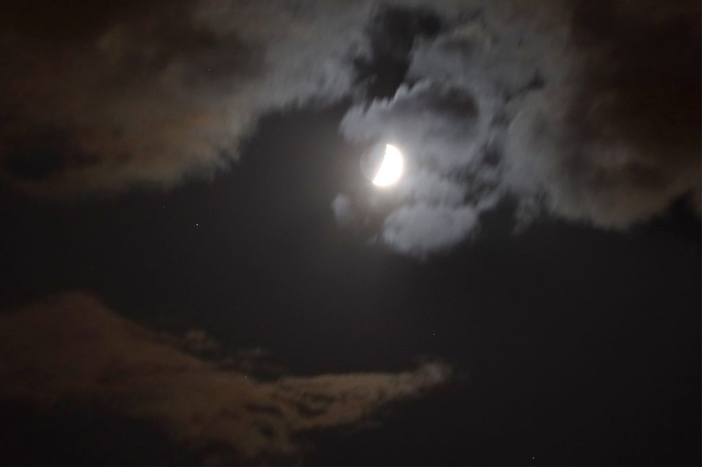 Foto de la Luna y Spica tomada desde Arenys de Munt, Barcelona