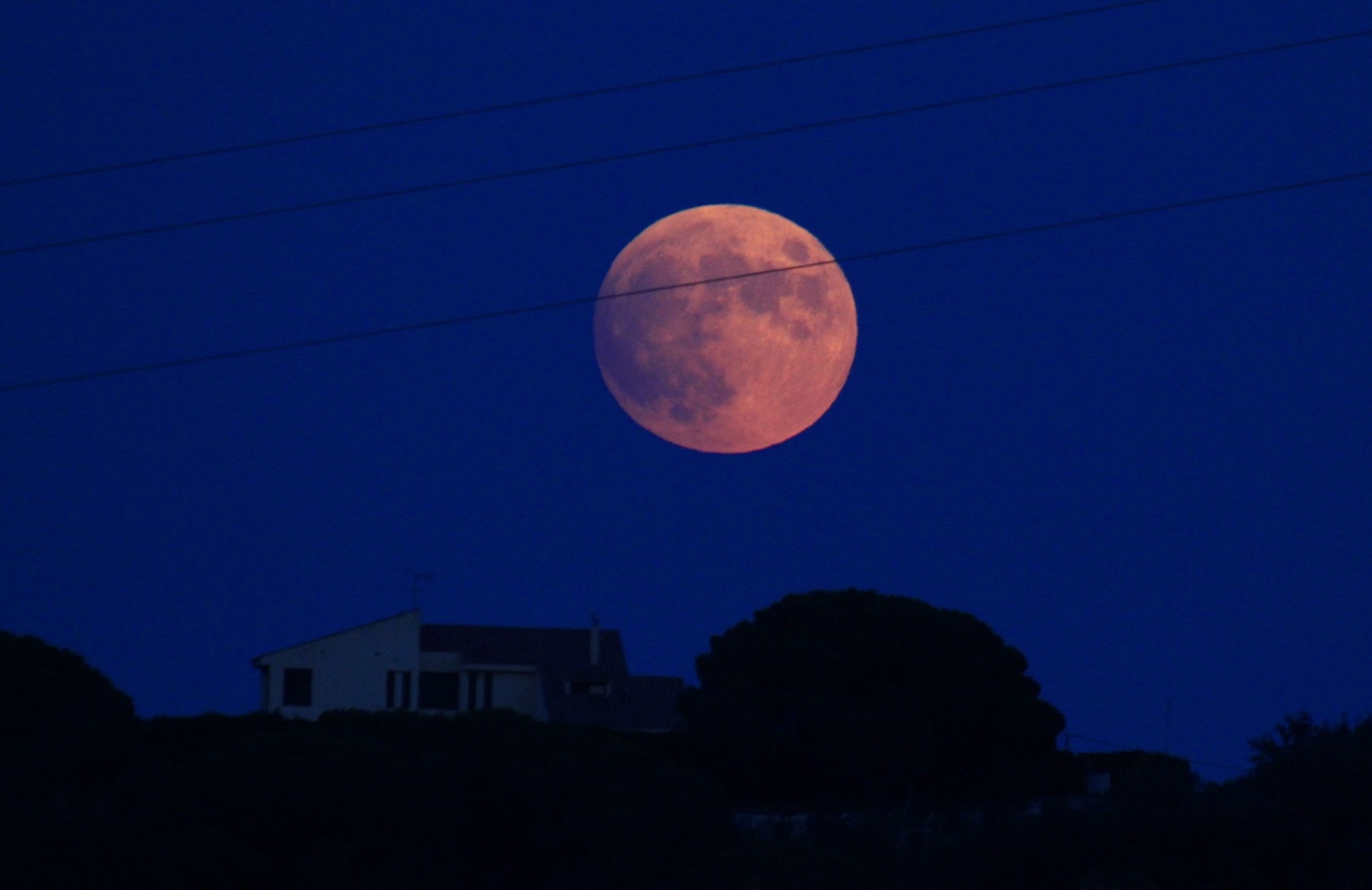 Imágenes del eclipse lunar tomadas desde Arenys de Munt, Barcelona