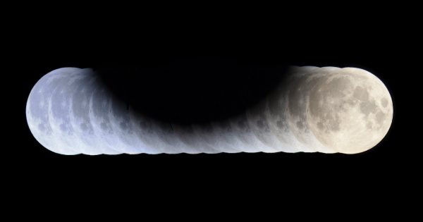 Imagen de la secuencia del eclipse parcial de Luna tomada desde Hungría