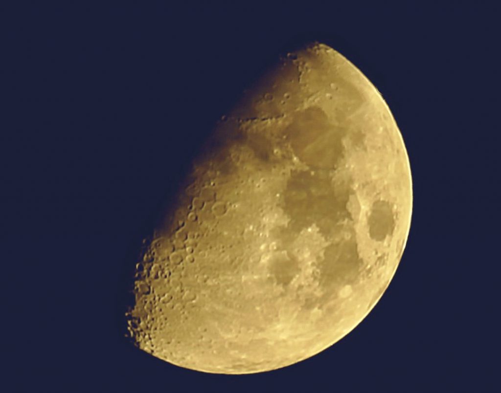 La Luna fotografiada desde Villena, España