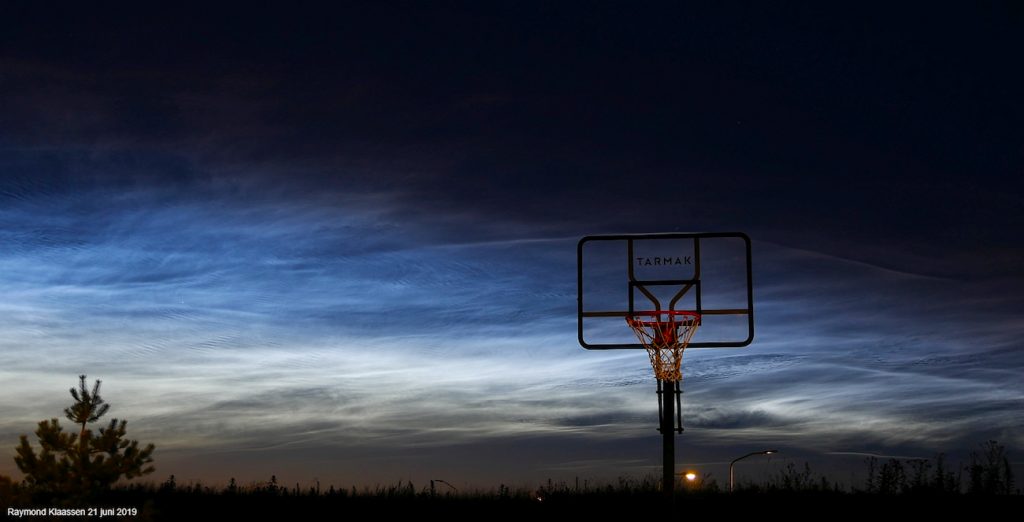 Nubes noctilucentes fotografiadas desde Países Bajos