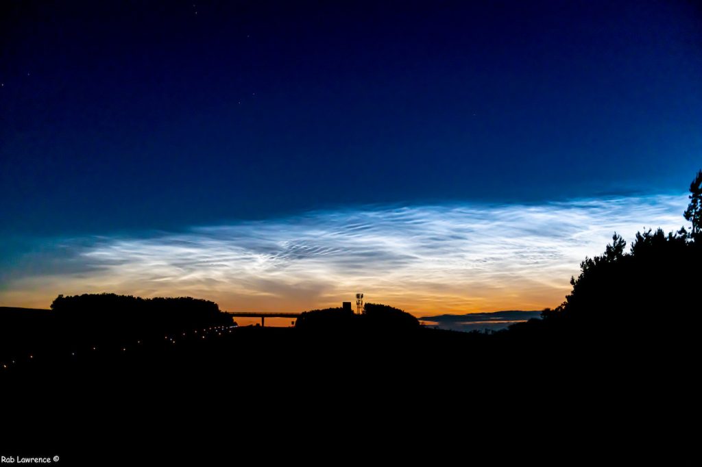 Nubes noctilucentes fotografiadas desde Lamberton, Escocia