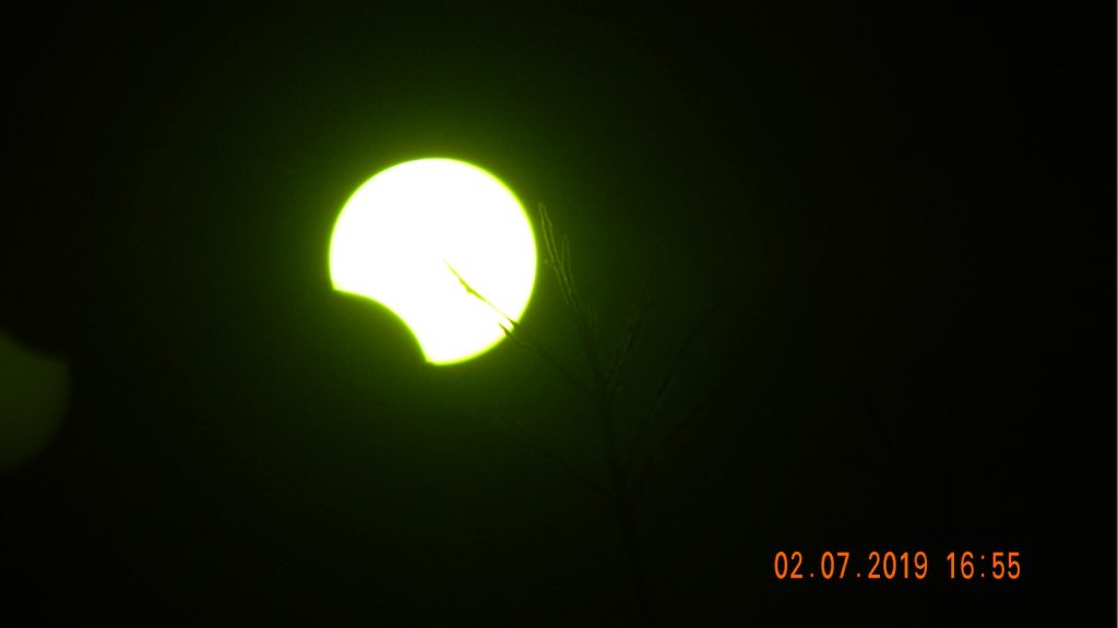 Imágenes del eclipse solar (fase parcial) tomadas desde Uruguay