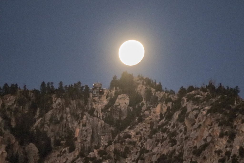 La salida de la Luna captada desde Illinois, Estados Unidos