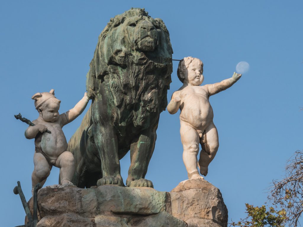 Fotografías de la Luna gibosa menguante tomadas desde Zaragoza, España