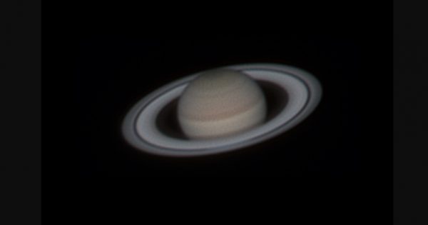 Esta noche: Saturno en oposición con el Sol y la conjunción de la Luna con la estrella Spica