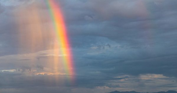Foto de un arcoíris tomada desde Las Vegas, Nevada