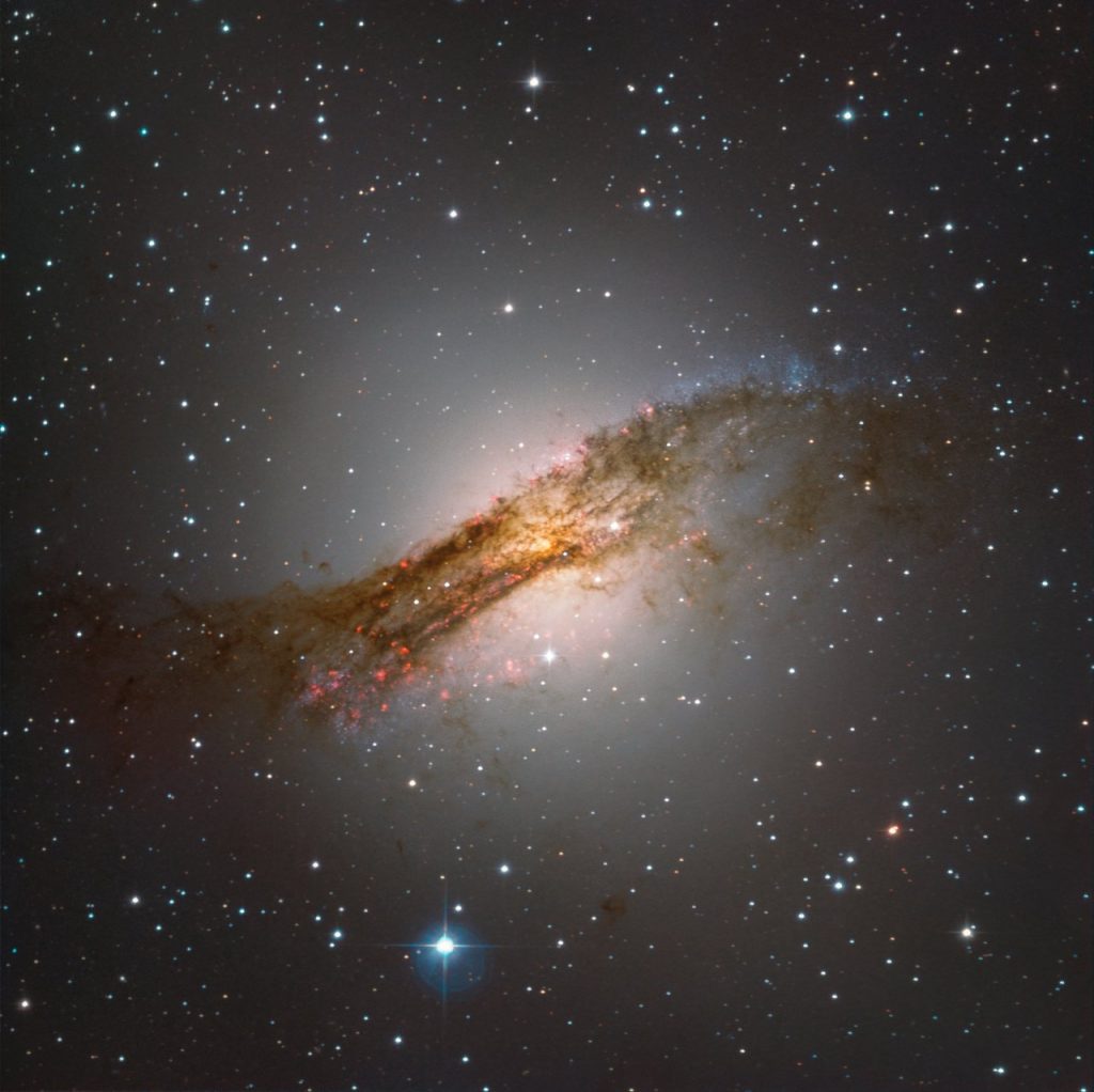 Astrónomos obtienen imágenes de Centaurus A, una de las radiogalaxias más cercanas a la Vía Láctea
