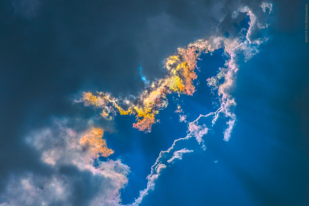 Nubes iridiscentes fotografiadas desde Ohio, Estados Unidos