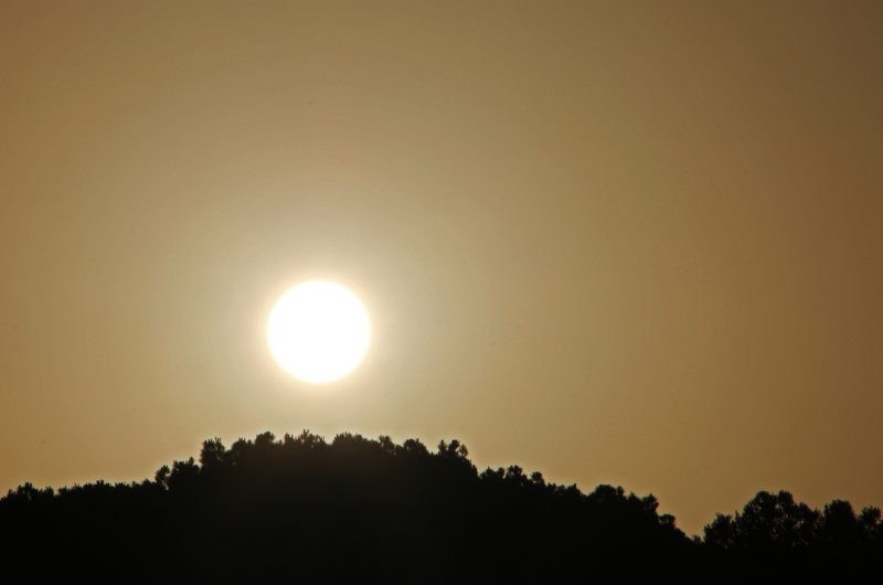 Imagen de la salida del Sol tomada desde Arenys de Munt, Barcelona