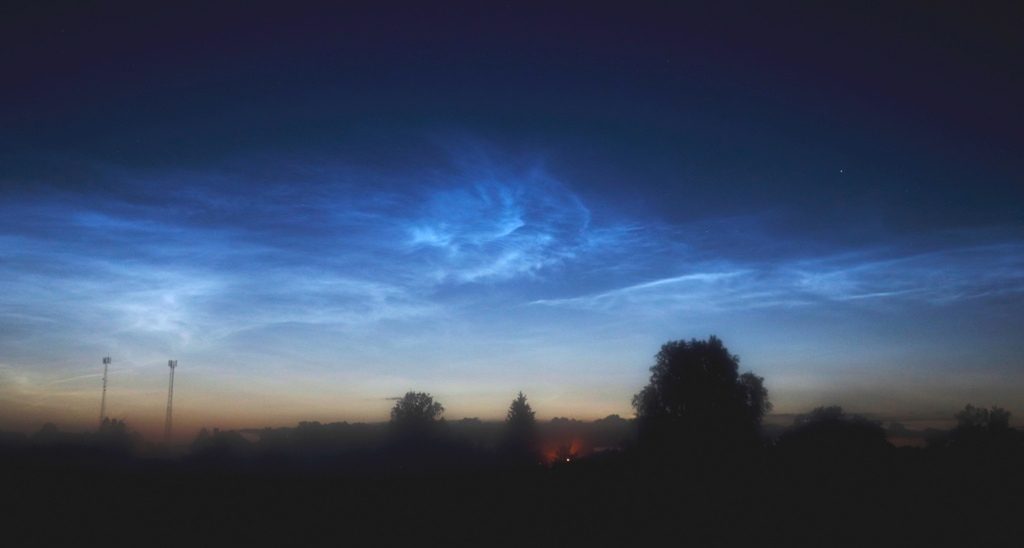 Nubes noctilucentes fotografiadas desde Letonia