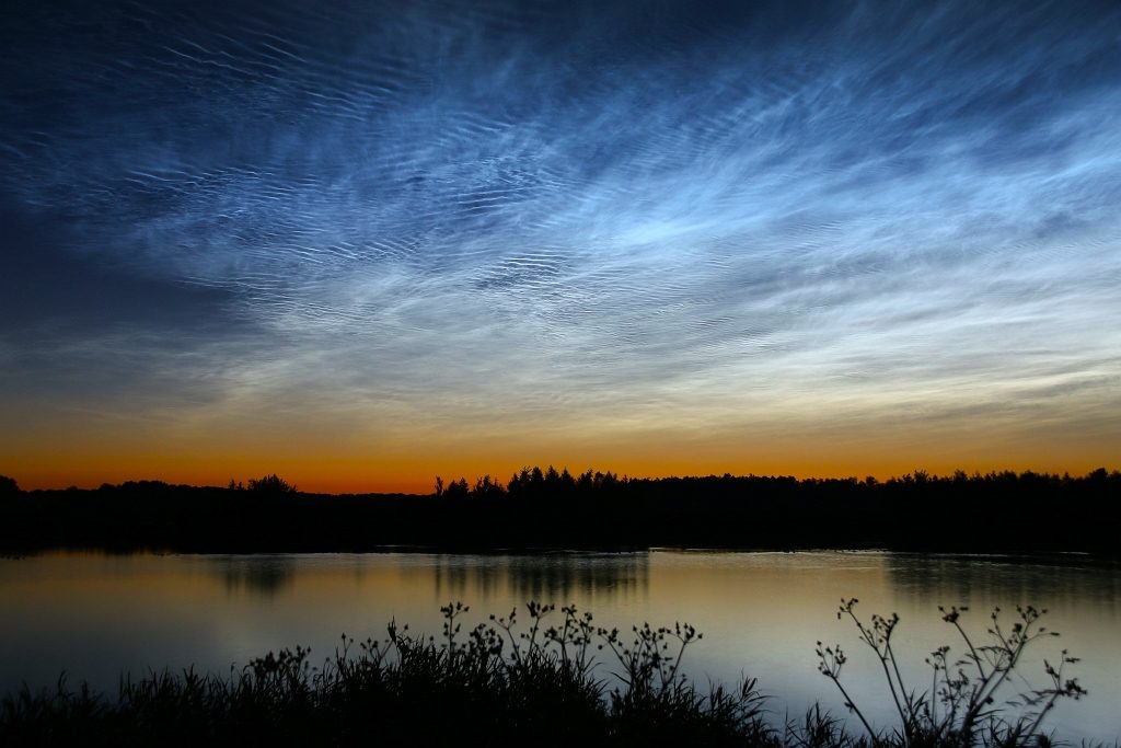 Imagen de nubes noctilucentes tomada desde Nijkerk, Países Bajos