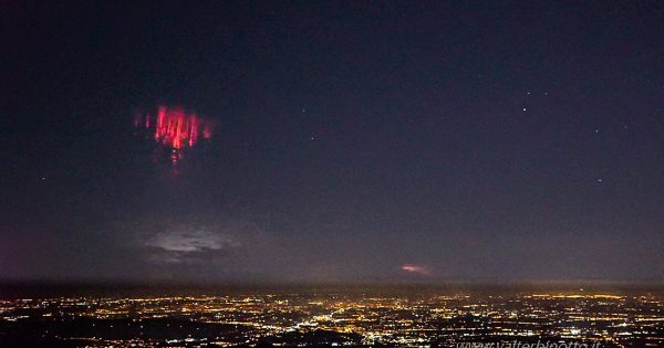 Espectros rojos fotografiados sobre Possagno, Italia
