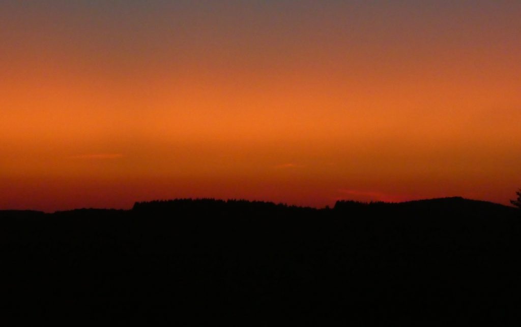 El atardecer fotografiado desde Borgoña, Francia